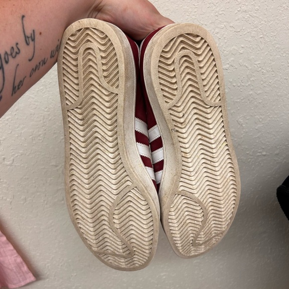 Adidas men’s 9 red & white lace up sneakers - Picture 3 of 6